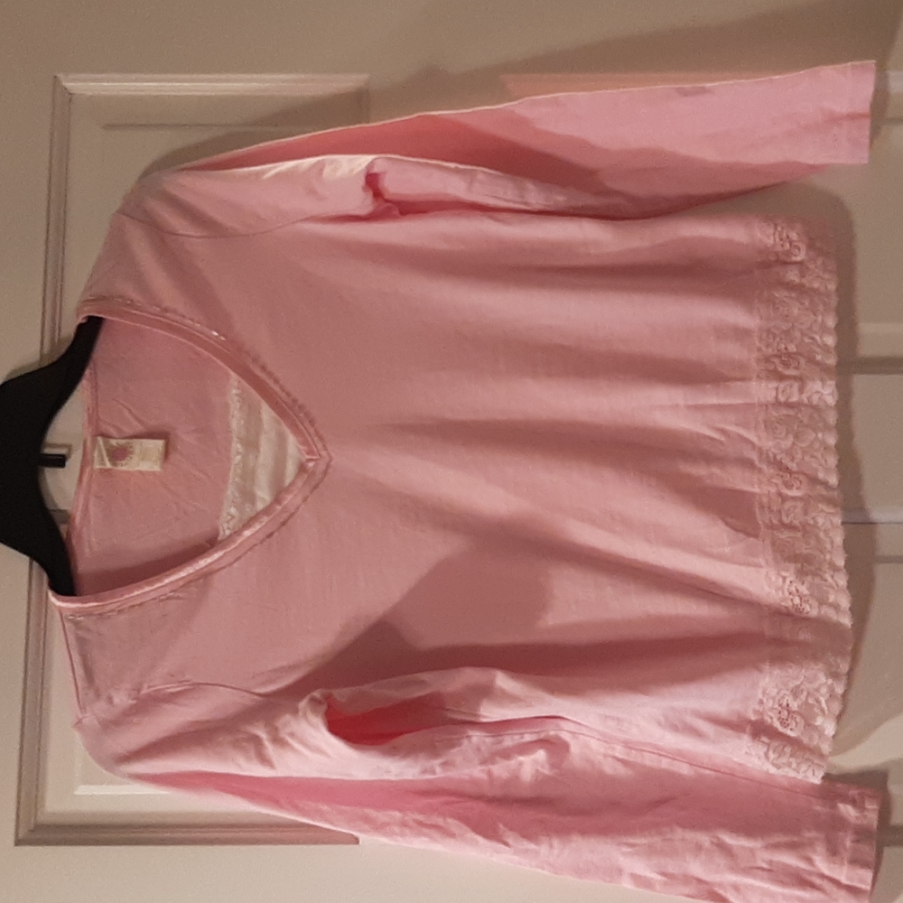 Girls long sleeved top with lace trim and beads around V neck